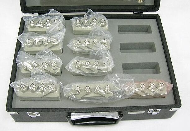 Keysight 42030A Four Terminal Pair Standard Resistor Set (Agilent) 1 Keysight 42030A Four Terminal Pair Standard Resistor Set