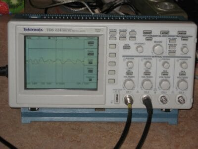 Tektronix Tds224 100Mhz, 4Ch, 1Gs/S, Digital Real-Time Oscilloscope 1 Tektronix Tds224 100Mhz, 4Ch, 1Gs/S, Digital Real-Time Oscilloscope