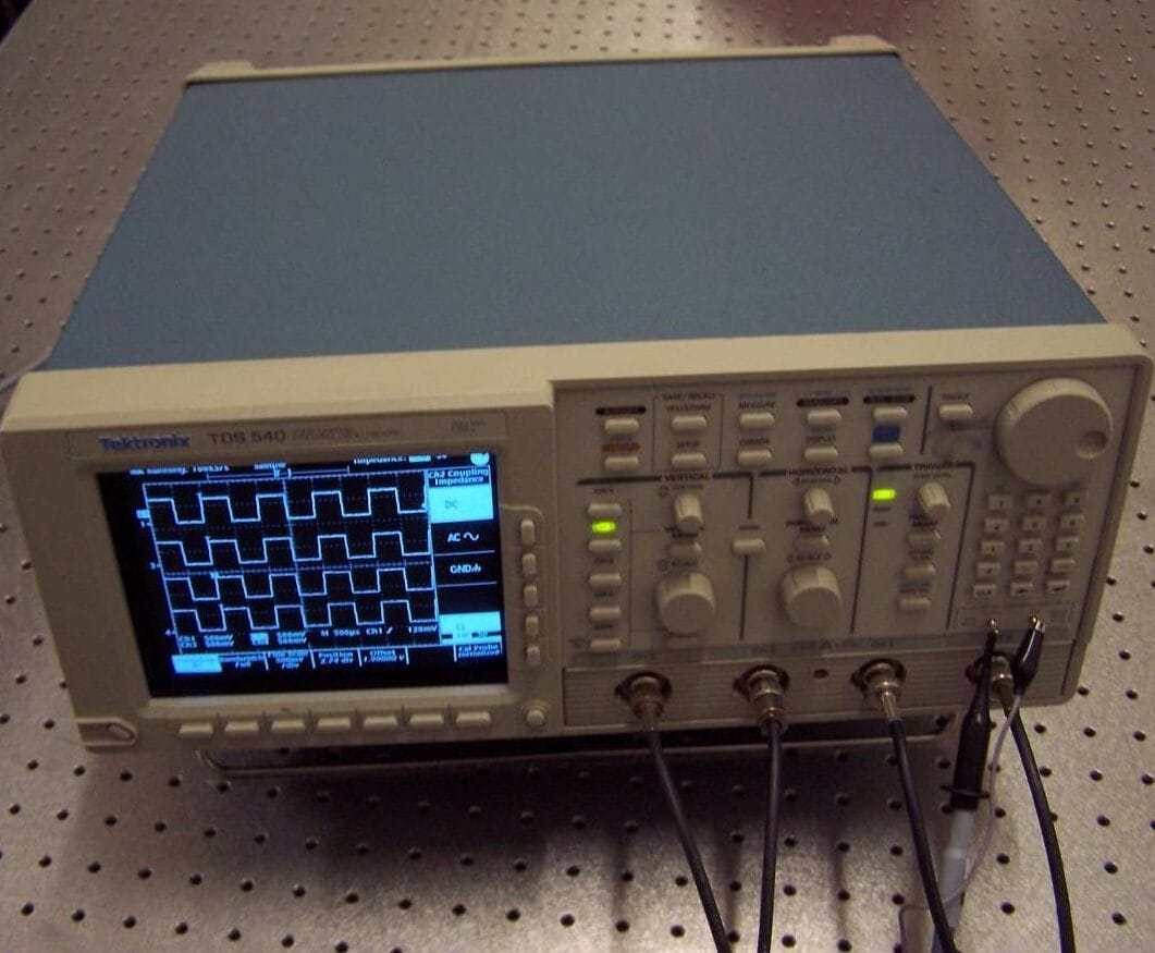 Tektronix Tds540 4 Ch. 500 Mhz Digitizing Oscilloscope/Monochrome 1 Tektronix Tds540 4 Ch. 500 Mhz Digitizing Oscilloscope/Monochrome