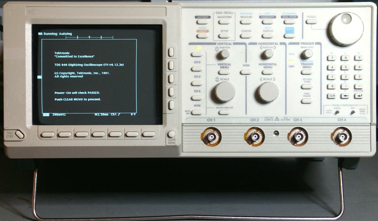 Tektronix Tds640 500 Mhz, 2Gs/S 4-Ch Digitizing Oscilloscope 1 Tektronix Tds640 500 Mhz, 2Gs/S 4-Ch Digitizing Oscilloscope