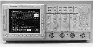 Tektronix Tds680B 1Ghz, 4(2+2) Ch, 5Gs/S, Digital Oscilloscope 1 Tektronix Tds680B 1Ghz, 4(2+2) Ch, 5Gs/S, Digital Oscilloscope