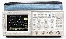 Tektronix Tds724C 500 Mhz, 4(2+2)Ch, 1Gs/S, Digital Oscilloscope 1 Tektronix Tds724C 500 Mhz, 4(2+2)Ch, 1Gs/S, Digital Oscilloscope