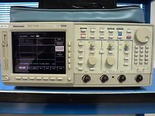 Tektronix Tds782A 1 Ghz, 4Channel, 2 Gs/S, Color, Instavu 1 Tektronix Tds782A 1 Ghz, 4Channel, 2 Gs/S, Color, Instavu