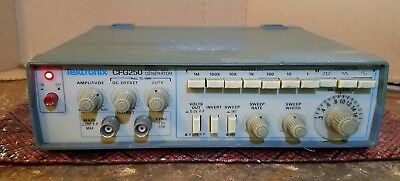 Tektronix CFG250 Function/Arbitrary Waveform Generators 1 Tektronix CFG250 Function/Arbitrary Waveform Generators