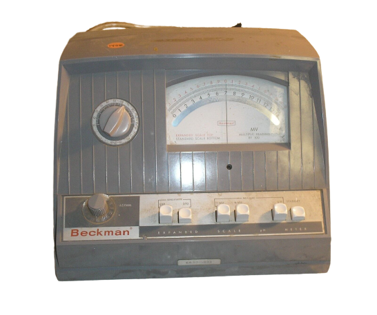 BECKMAN 76 PH Meter 1 s l1600 removebg preview 1 1