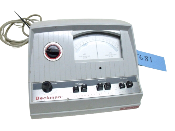 BECKMAN 96 PH Meter 1 s l1600 removebg preview 2 1