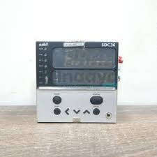Yamatake C36TC0UA2100 Controller, digital 85-264 50/60Hz display 4 digit 1 C36TC0UA2100